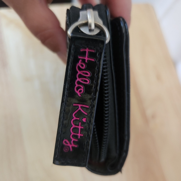 Loungefly Sanrio Hello Kitty Patent Leather Embossed Black Zip Around Wallet - Picture 2 of 8